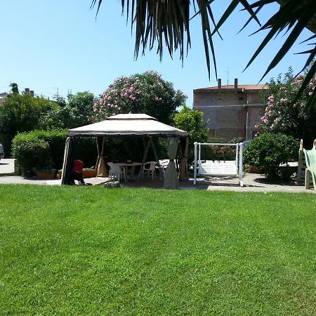 Garden Basement - Seminterrato Max 4 Ospiti - Fiumicino Vicino Aeroporto E Fiera Διαμέρισμα Εξωτερικό φωτογραφία