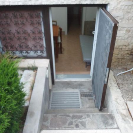 Garden Basement - Seminterrato Max 4 Ospiti - Fiumicino Vicino Aeroporto E Fiera Διαμέρισμα Εξωτερικό φωτογραφία