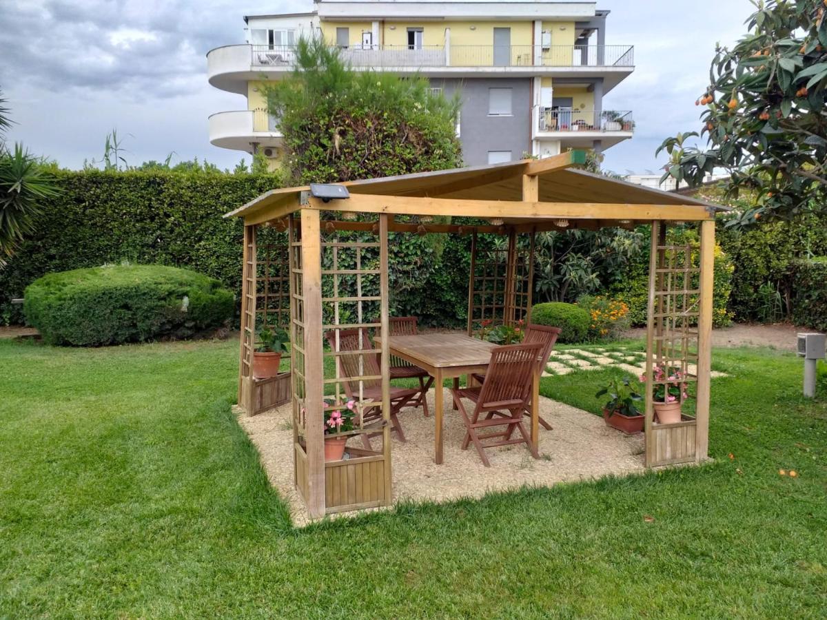 Garden Basement - Seminterrato Max 4 Ospiti - Fiumicino Vicino Aeroporto E Fiera Διαμέρισμα Εξωτερικό φωτογραφία