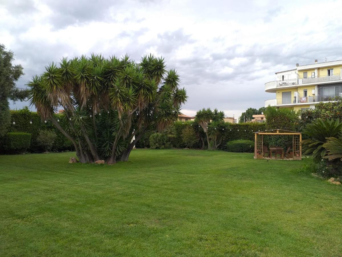 Garden Basement - Seminterrato Max 4 Ospiti - Fiumicino Vicino Aeroporto E Fiera Διαμέρισμα Εξωτερικό φωτογραφία