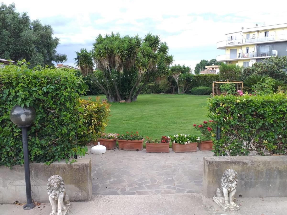 Garden Basement - Seminterrato Max 4 Ospiti - Fiumicino Vicino Aeroporto E Fiera Διαμέρισμα Εξωτερικό φωτογραφία