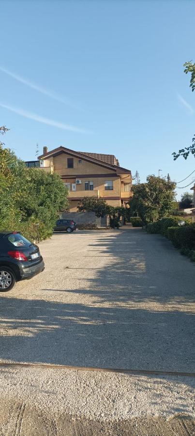 Garden Basement - Seminterrato Max 4 Ospiti - Fiumicino Vicino Aeroporto E Fiera Διαμέρισμα Εξωτερικό φωτογραφία