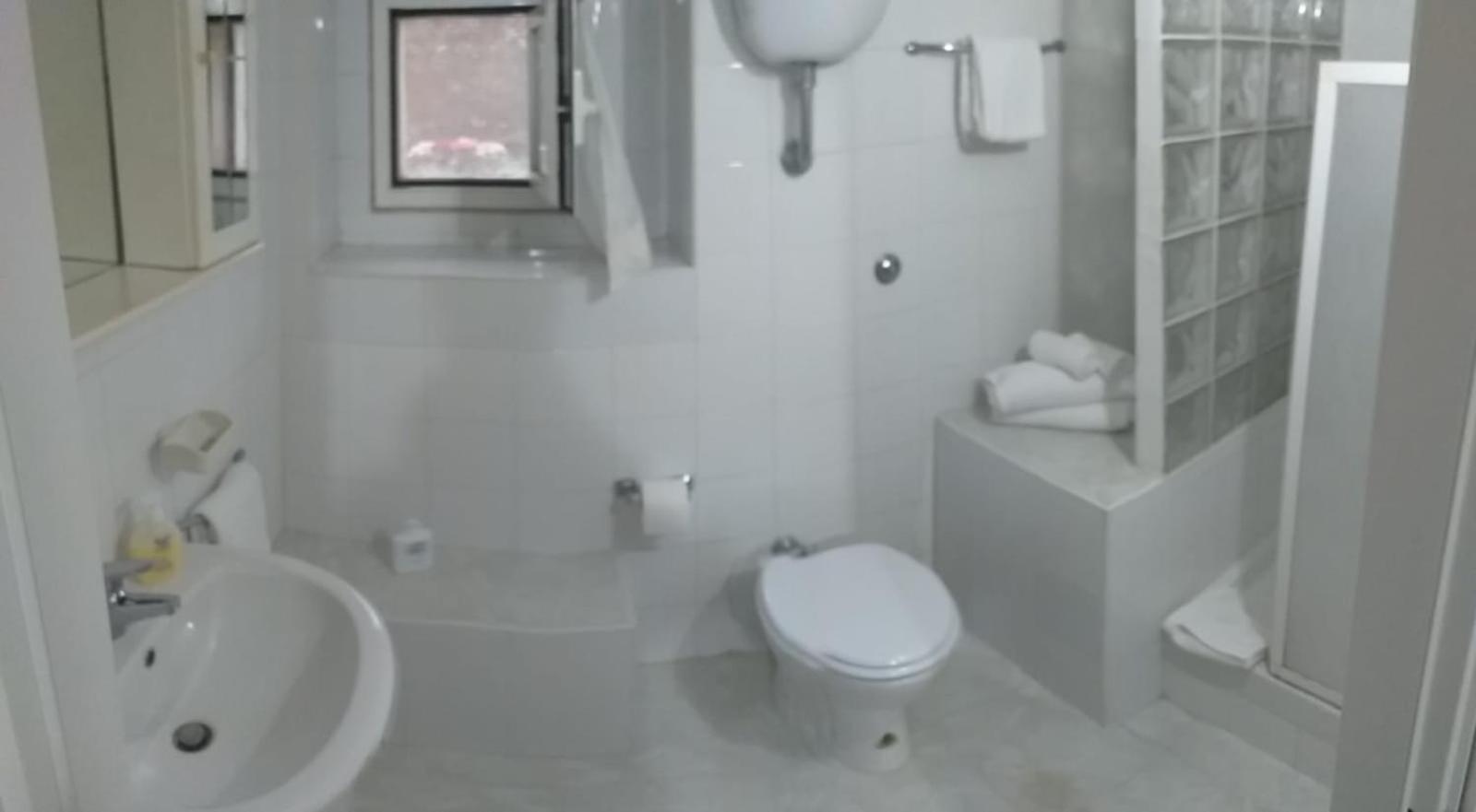Garden Basement - Seminterrato Max 4 Ospiti - Fiumicino Vicino Aeroporto E Fiera Διαμέρισμα Εξωτερικό φωτογραφία
